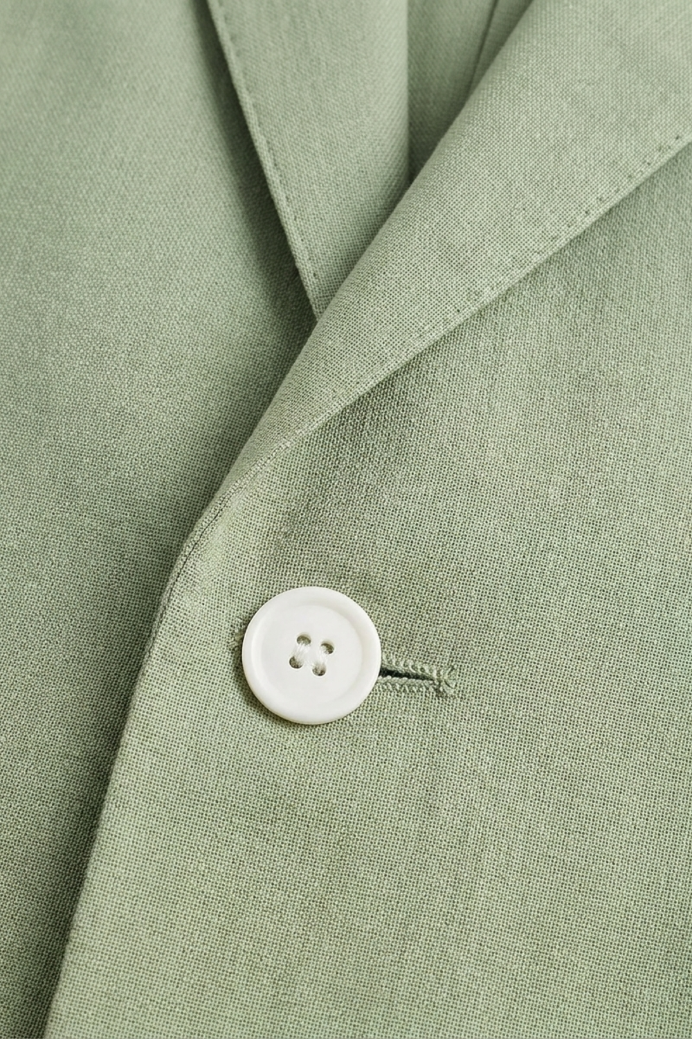 Men's Two-Piece Suit with Notched Lapel and Button Placket