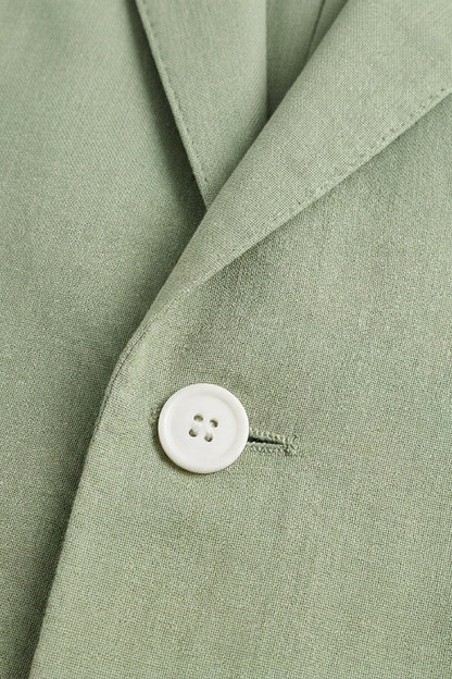 Men's Two-Piece Suit with Notched Lapel and Button Placket