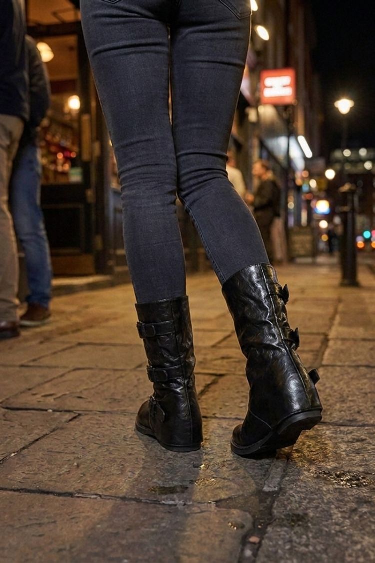 Women's ankle boots with triple buckle straps and slouched shaft – 4