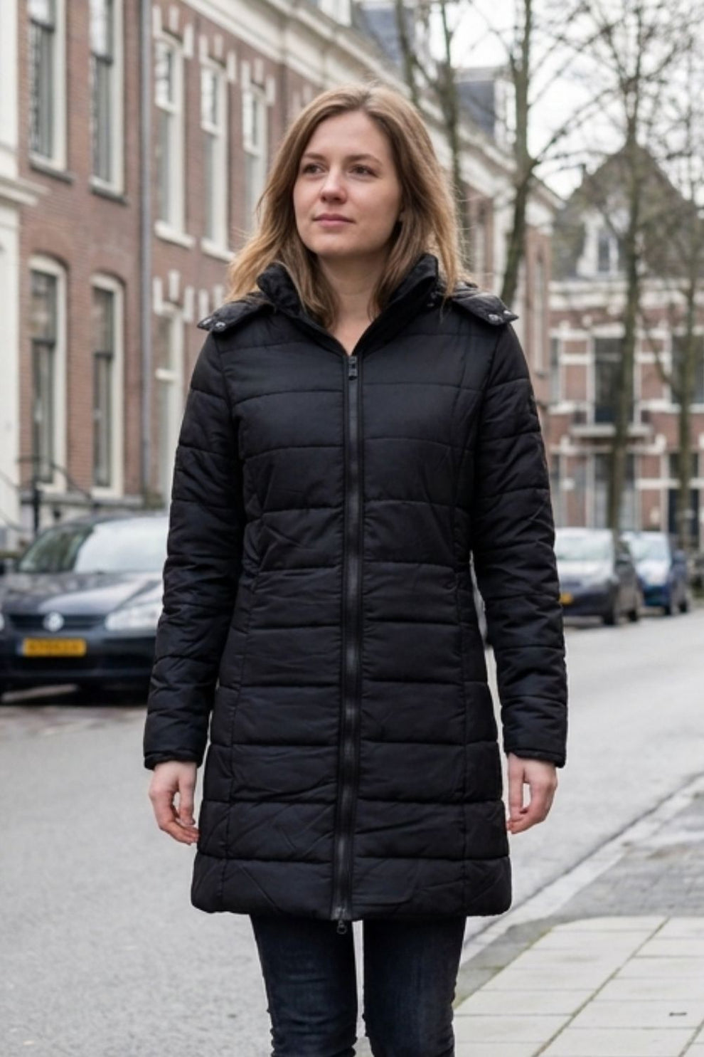 Women's long puffer coat with funnel hood and front zip closure – 3