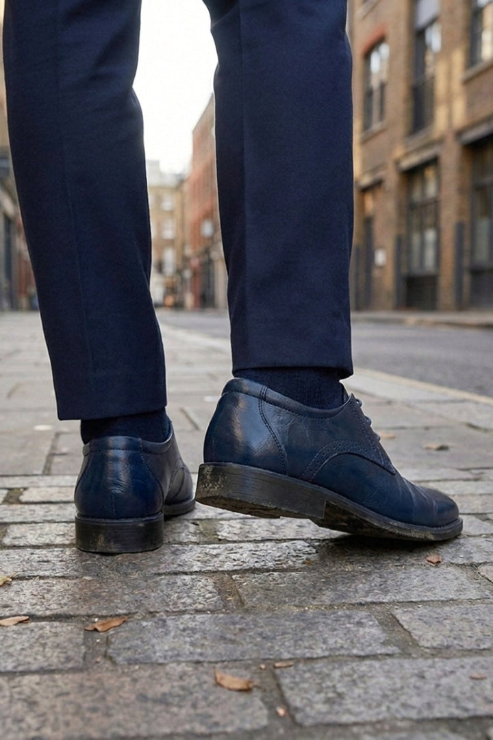 Men's derby shoes with round toe and perforated brogue detailing – 4