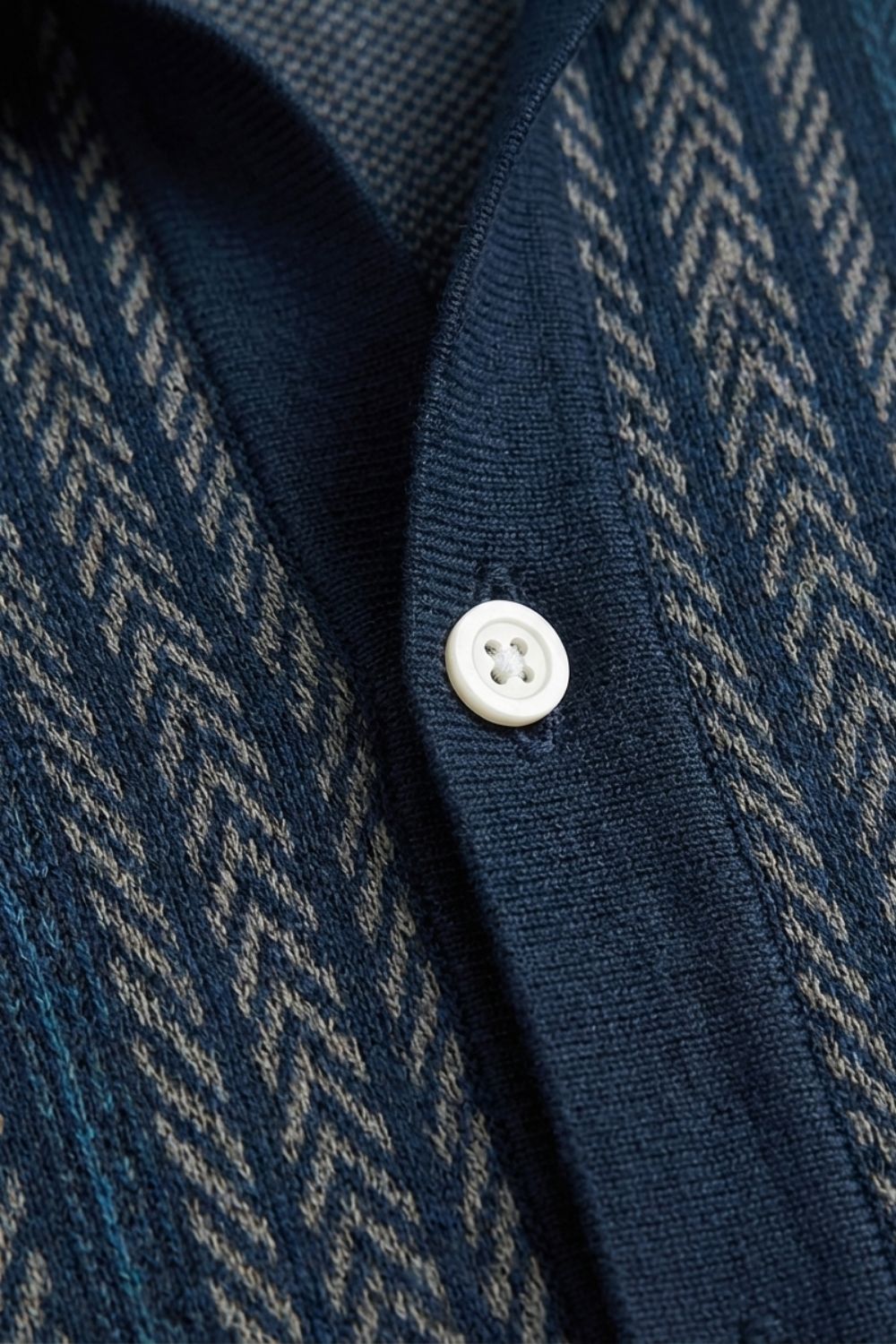 Men's Vertical Stripe Button Front Spread Collar Casual Shirt | Stripe Pattern