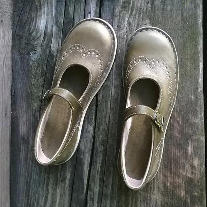 Women's mary jane shoes with round toe and perforated brogue detailing – 9