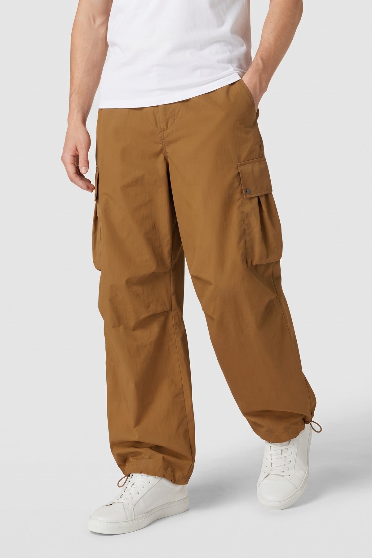 Men's Baggy Cargo Pants | Wide-Leg — Brown — front view — on model