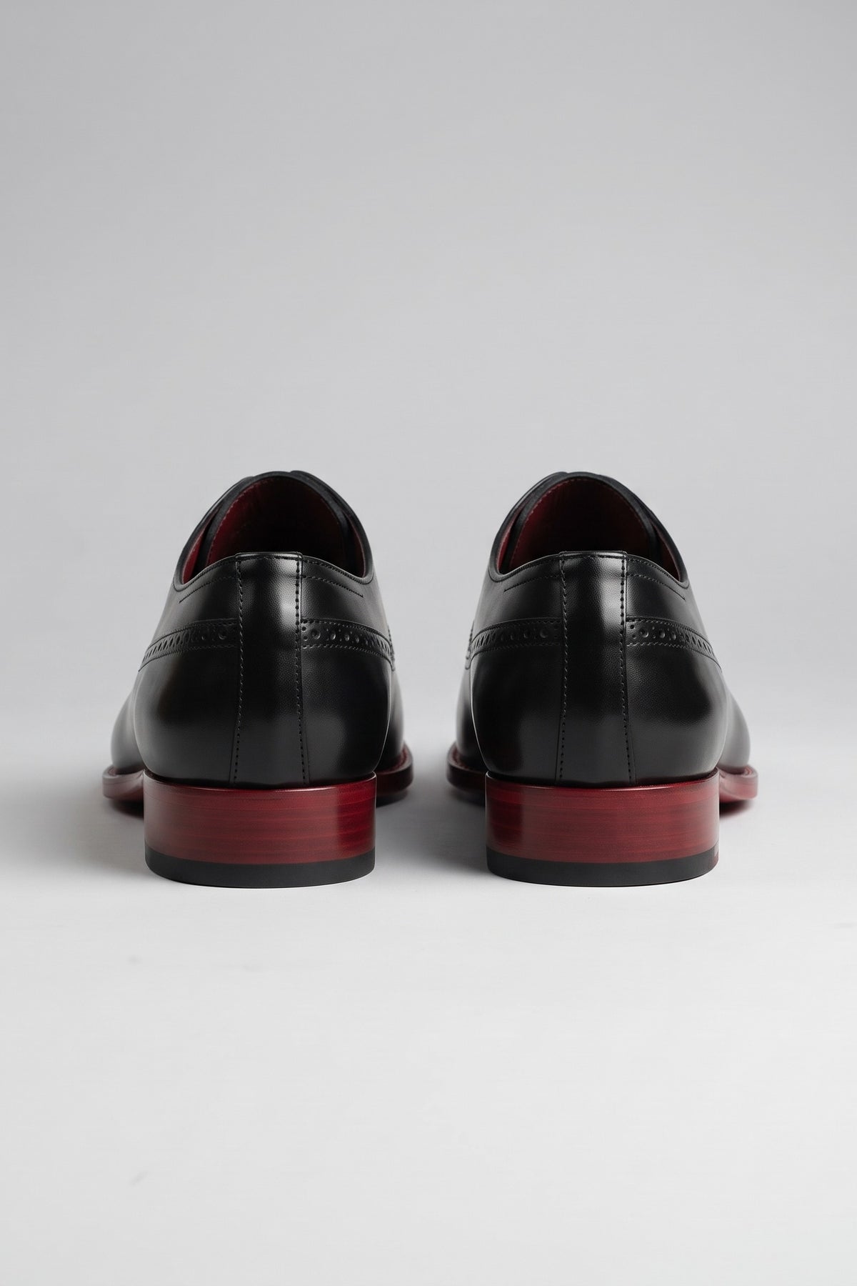 Men's Brogue Oxford Shoes | Lace-Up — Black — shoe_back — on model