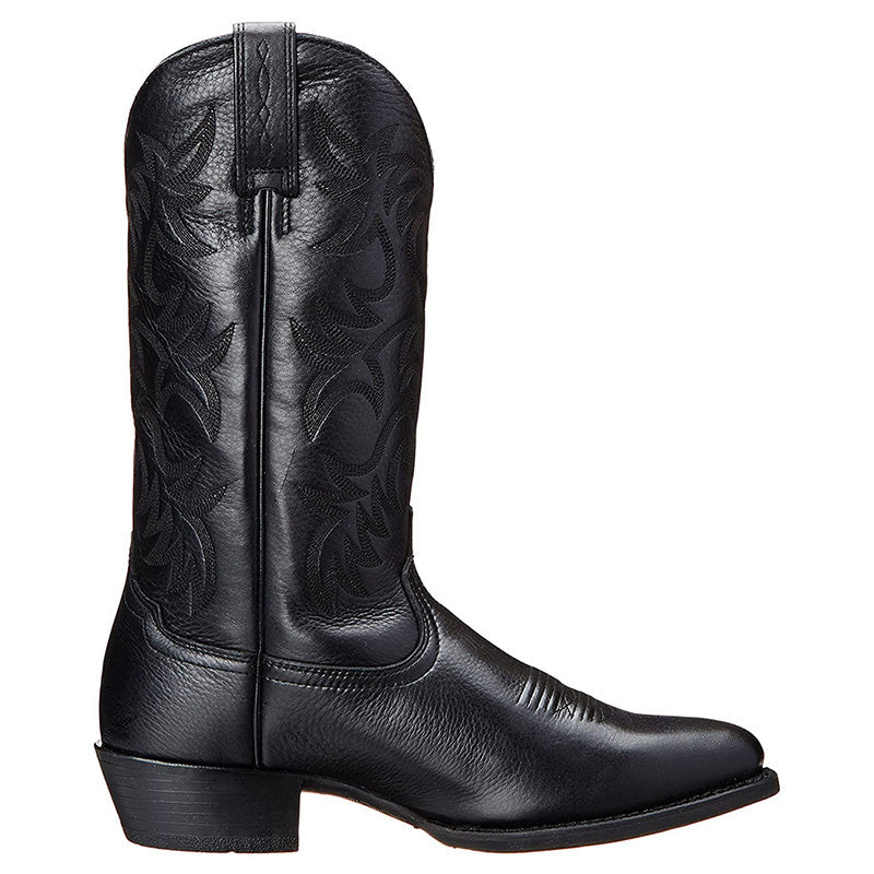 Detail of the toe cap stitching on men's western boots