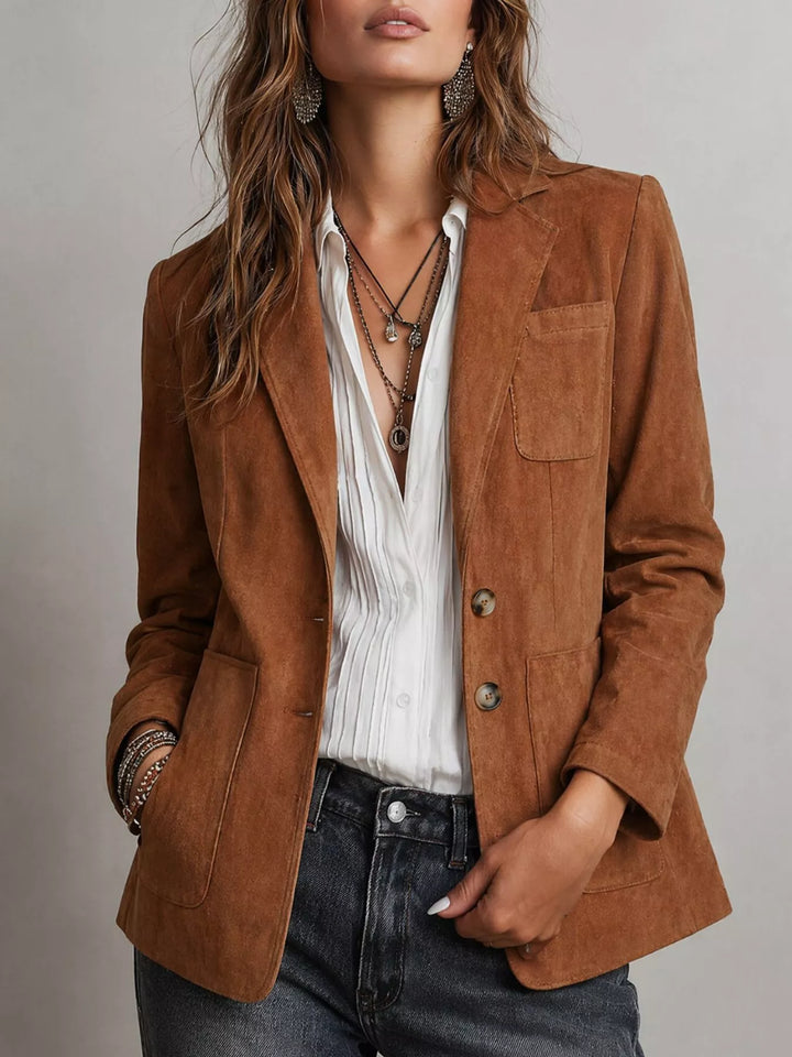 Women's blazer in cognac, single breasted relaxed fit with two buttons, worn with jeans