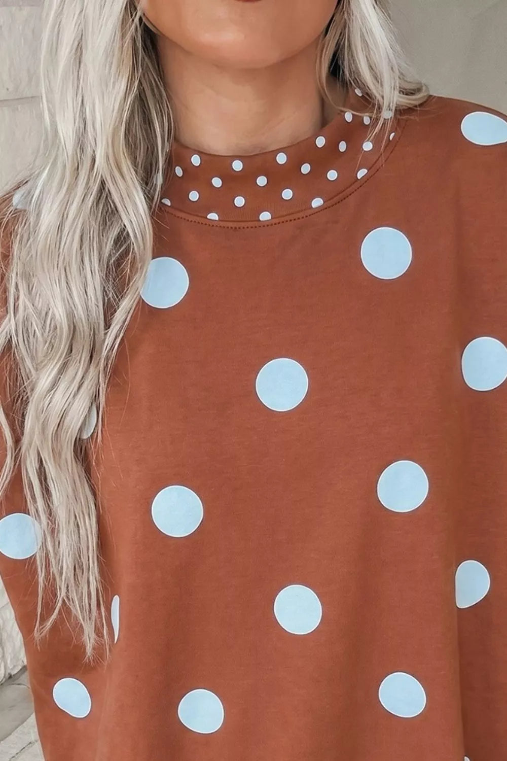 Large polka dot trim crew neck in caramel, close-up detail