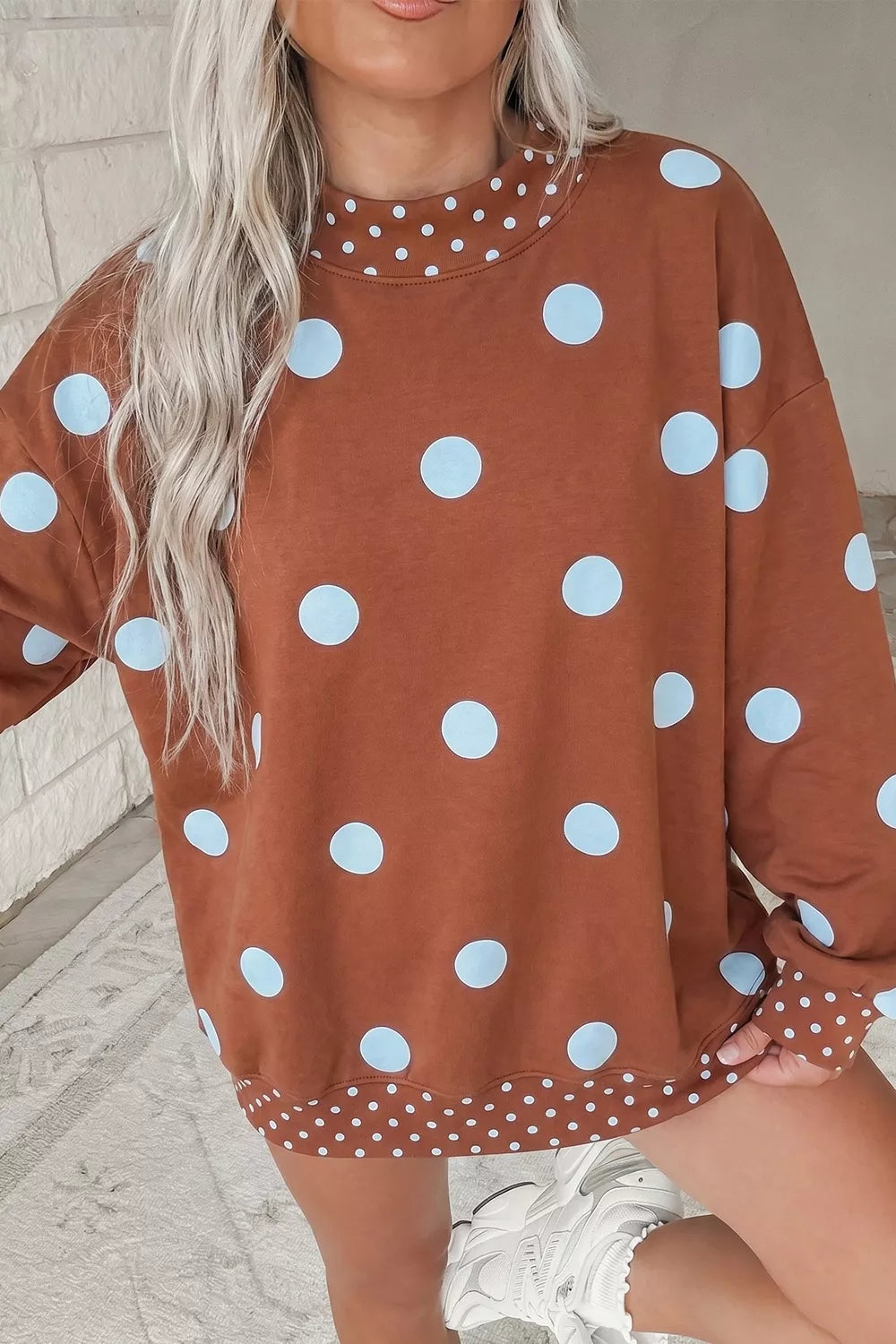 Women's oversized sweatshirt in caramel, large polka dot trim crew neck
