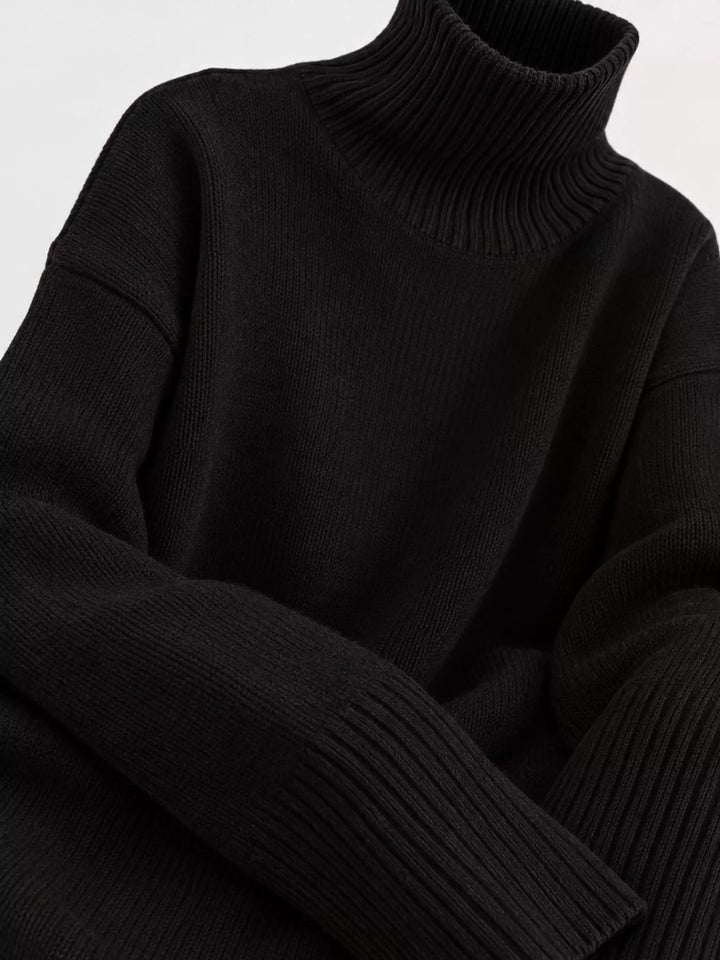 Oversized thermal dropped shoulder in black, close-up detail 2