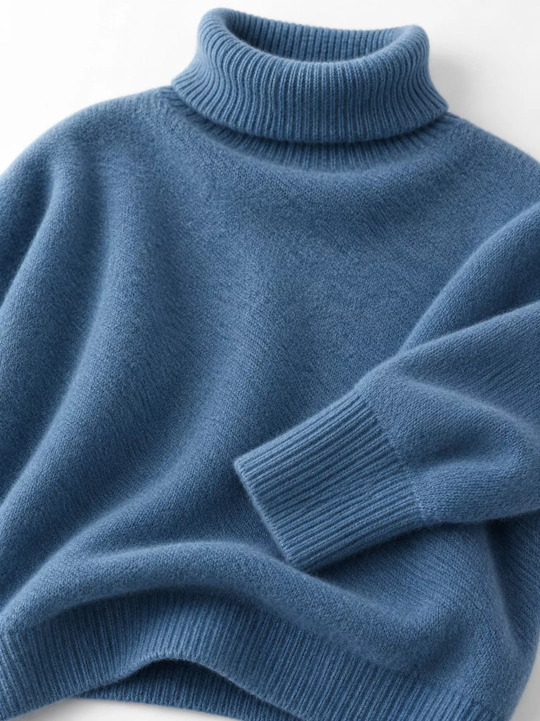 Oversized thermal dropped shoulder in blue, close-up detail