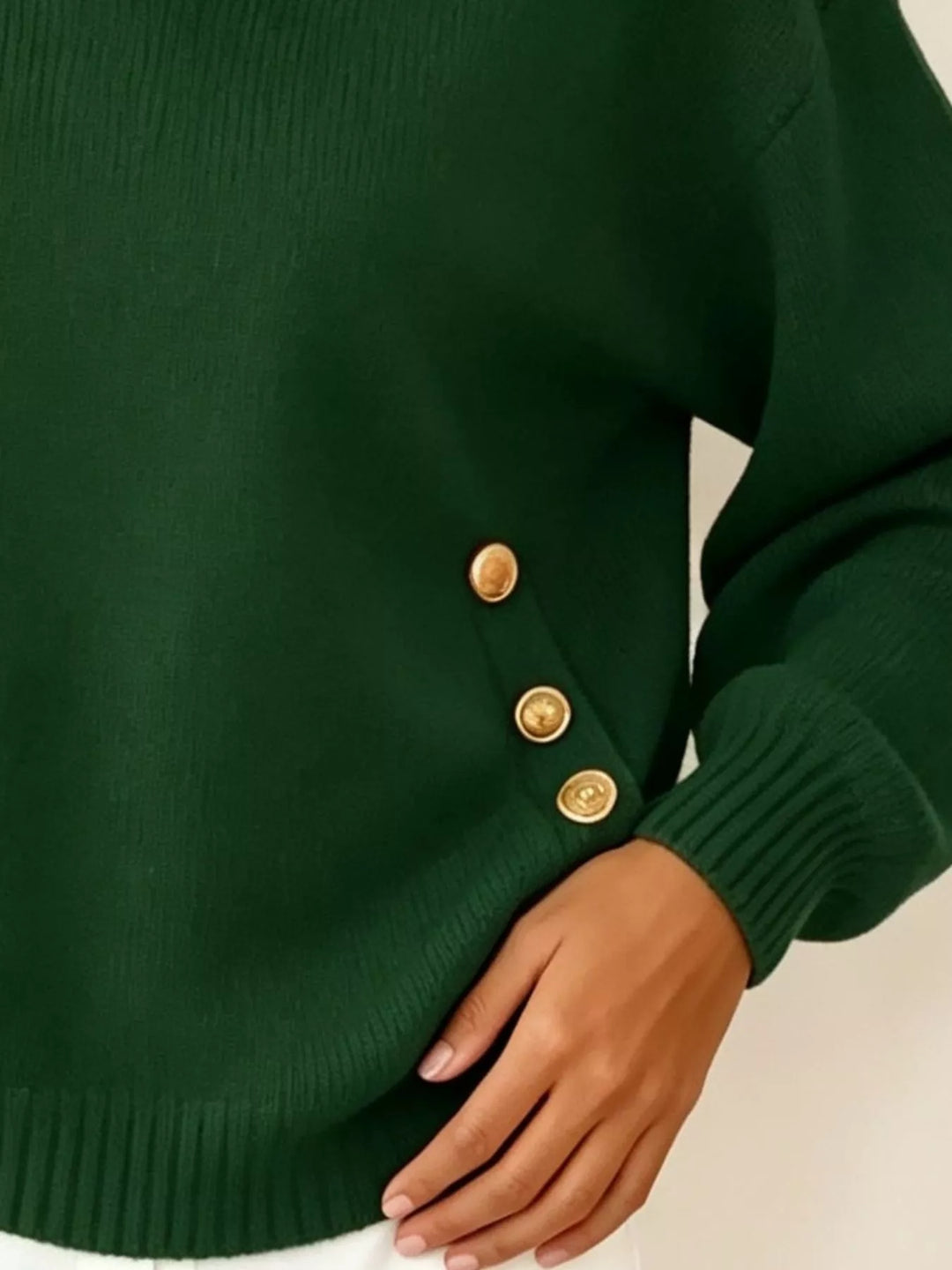 Polo collar gold-tone side buttons in green, close-up detail 2
