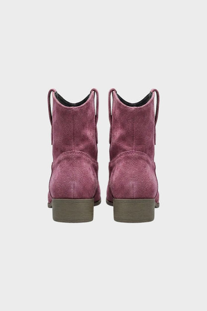 Burgundy western ankle boots seen from the back, block heel
