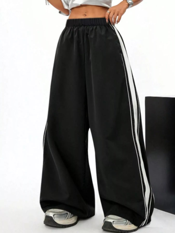 Contrast side stripes elastic waist baggy in black, front view 2