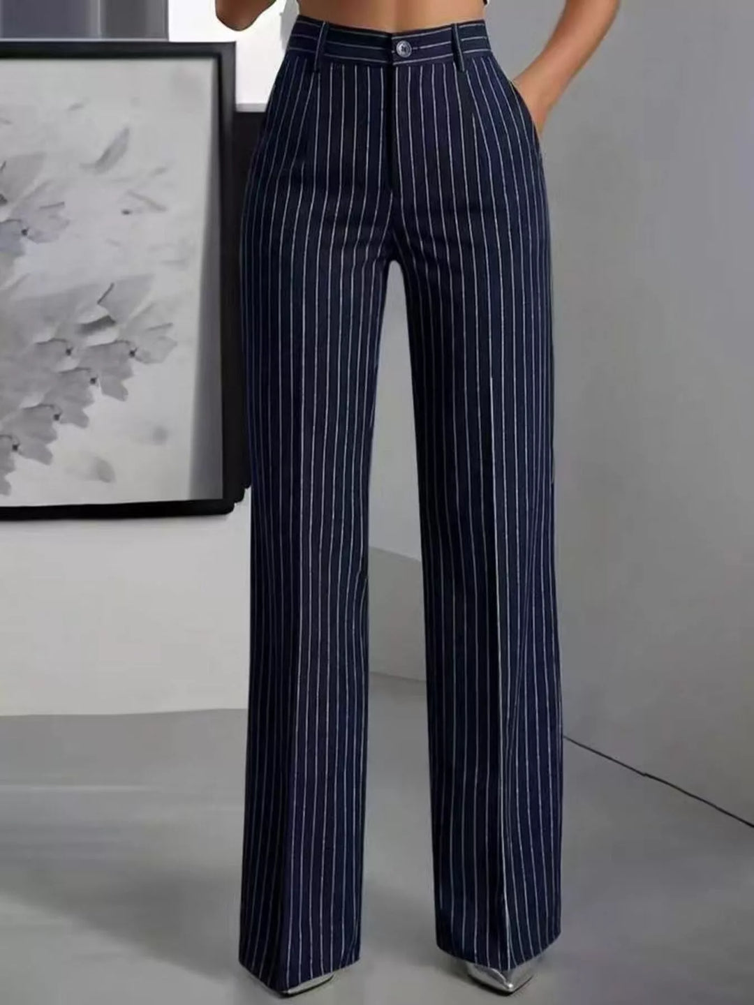 Pinstripe high waist pleated front in dark blue, front view