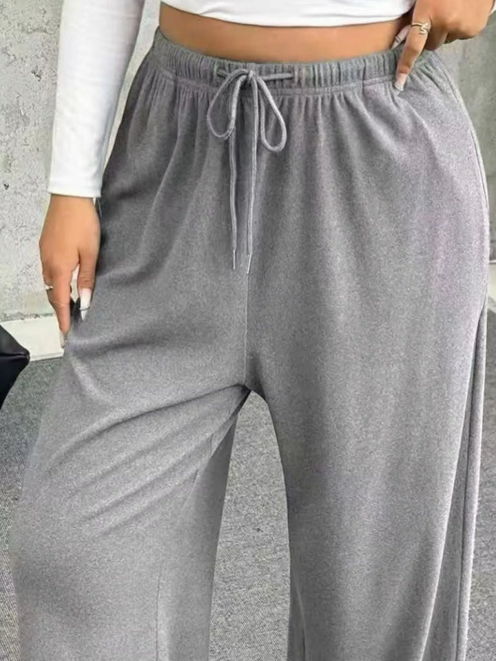 Close-up of the light gray ribbed waistband and tied drawstring