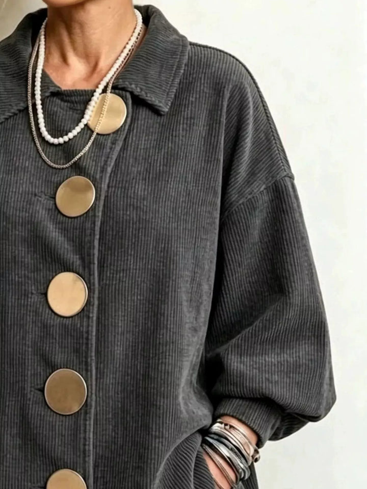 Corduroy-look scalloped hem round buttons in gray, close-up detail