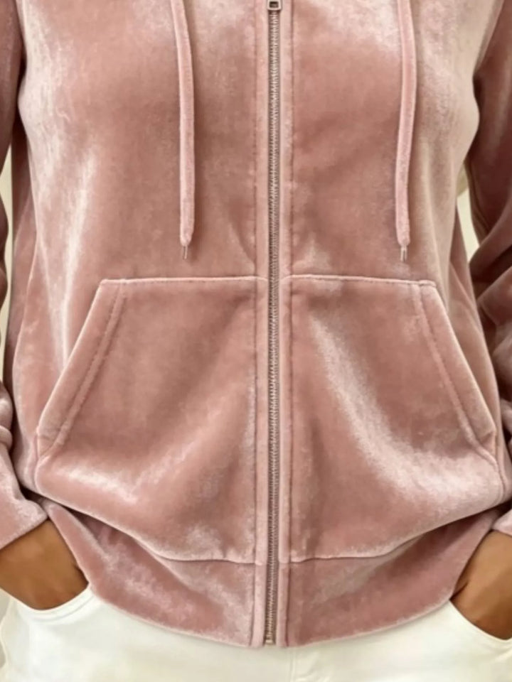 Velvet-look drawstring kangaroo pocket in pink, close-up detail 2